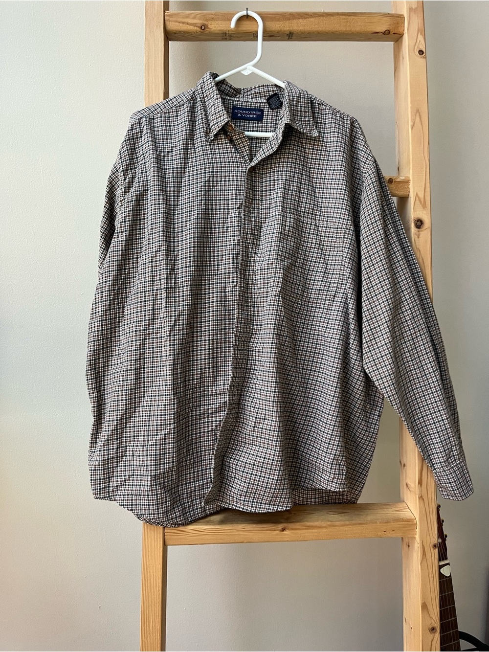 Roundtree & Yorke Men's Long Sleeve Button-Down Shirt in Brown and Black Plaid